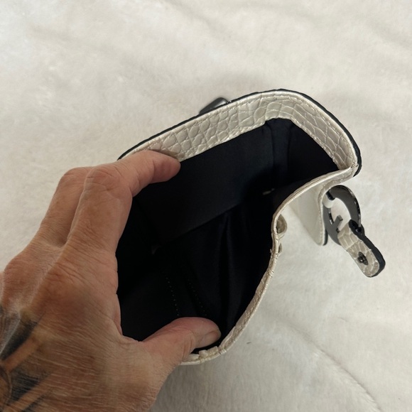 Guess Ivory Croc-Embossed Wallet - Picture 7 of 10